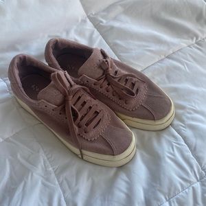 SUPERGAS!! Size EU 36 which is equivalent to size US 6 Super comfortable!!